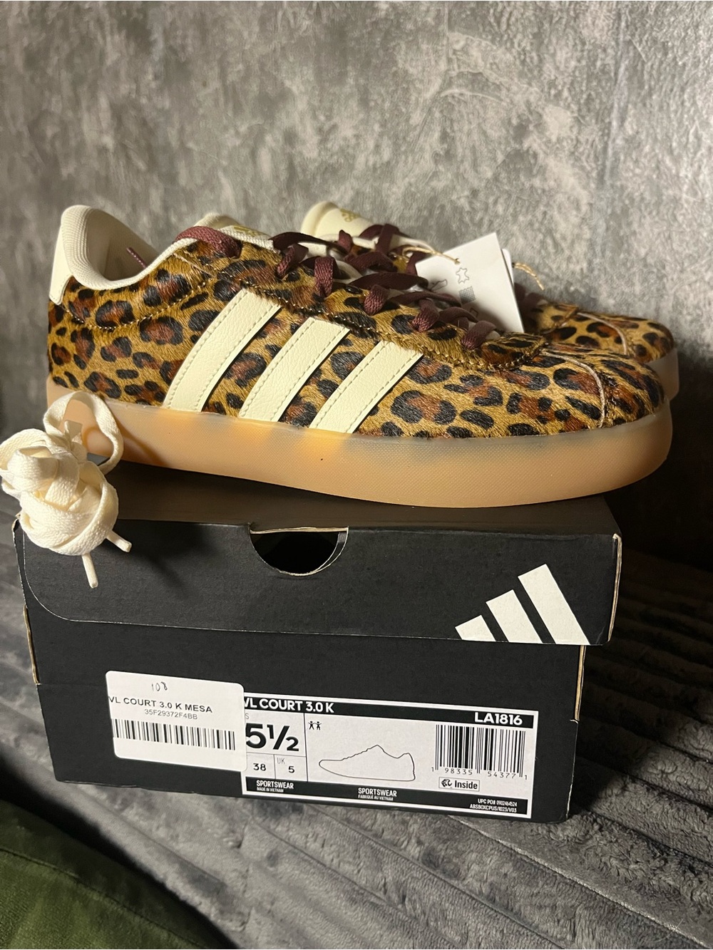 adidas Leopard Print Sneakers with Cream Stripes real fur!!! Rare women’s 7 y5.5